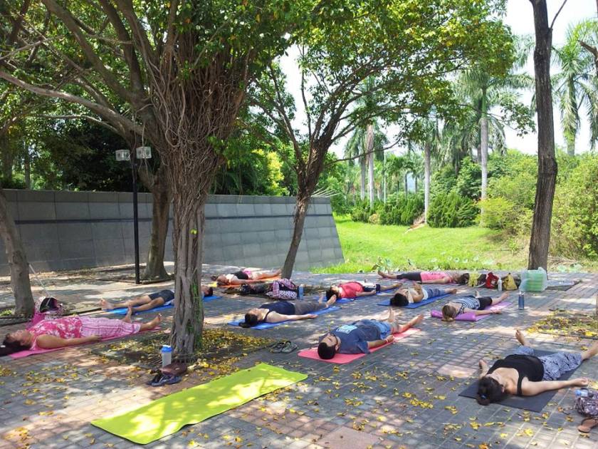Yoga in the park (photo: Farrah Furtado)